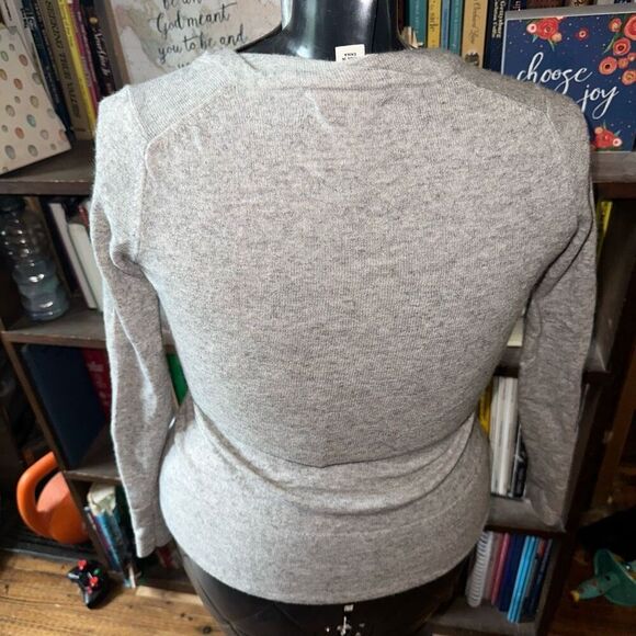 Banana Republic heathered gray luxury cashmere XS pullover sweater - Picture 2 of 5